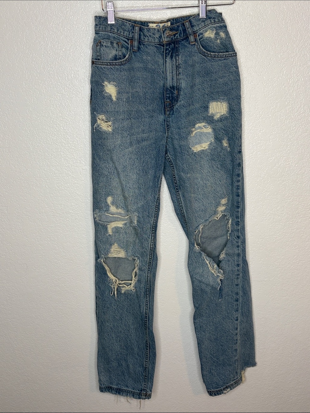 We The Free Medium Wash CRVY Straight Leg Distressed Jeans Size 26